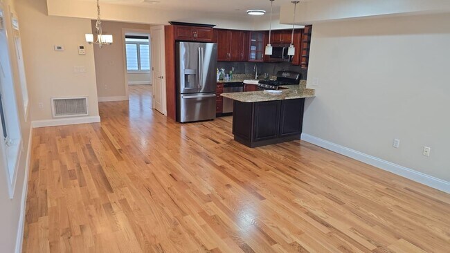 124 68th St Unit 306