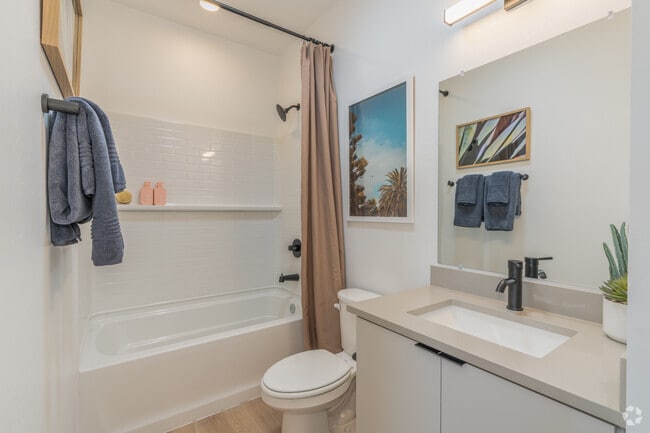 Aloha - 2BR, 2BA - 902SF - Second Bathroom