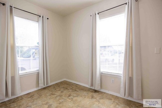 Photo - 306 W 6th St