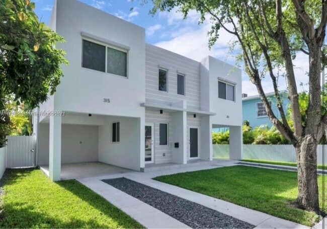 Building Photo - 313 NW 34th Ave Rental