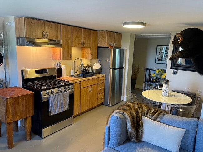 Building Photo - 92 W Main St Unit Apt. 1
