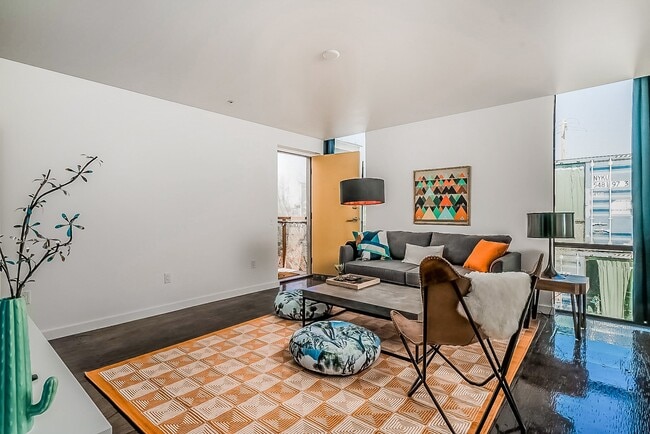 Photo - Containers on Grand Unit 1160