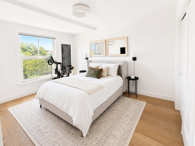 Photo - 654 E Broadway Unidad 302