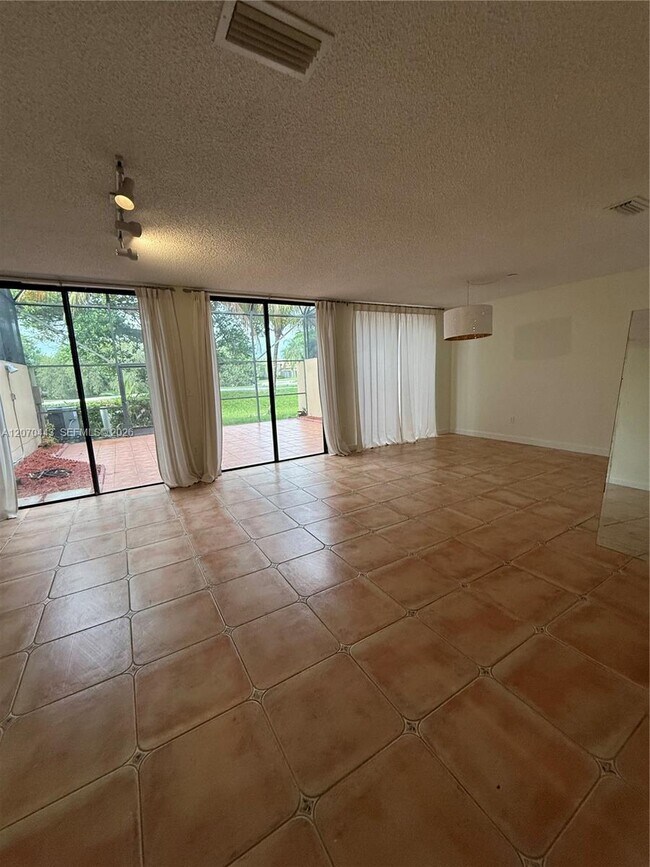 Photo - 3522 Torremolinos Ave