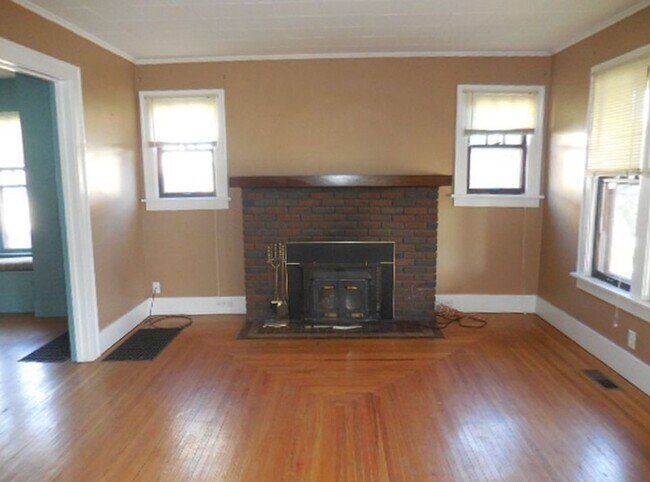 Photo - 120 W 10th St