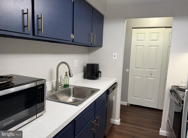 Building Photo - 280 Bridgewater Rd Unit F-10