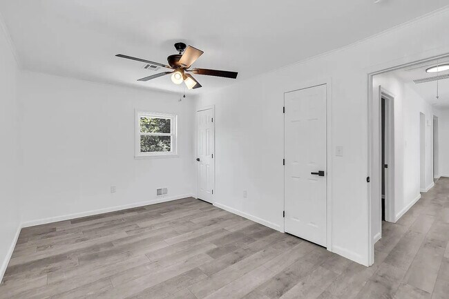 Photo - 2144 Dover Pines Ave