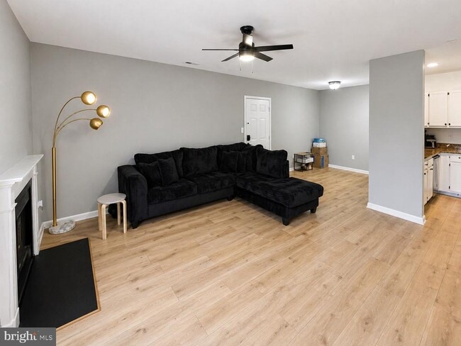 Photo - 601 Forest Walk Ln Unidad 103