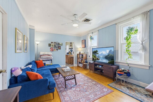 2350 S Lenox St Unit 2352 S Lenox St