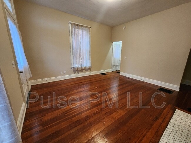 Photo - 1539 St Clair St Unit 1