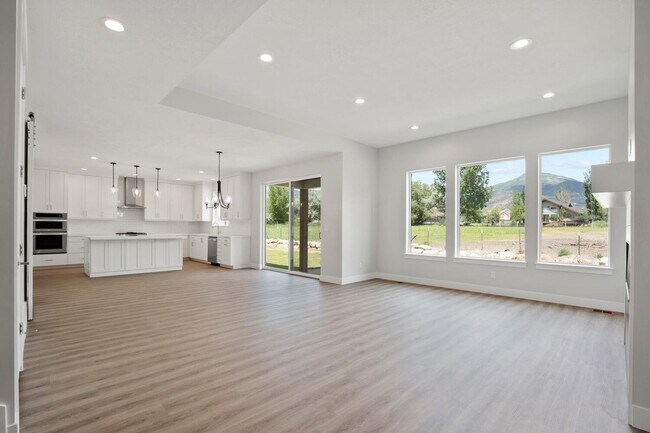 Photo - Cozy, Bright, and Spacious Home Nestled in Midway