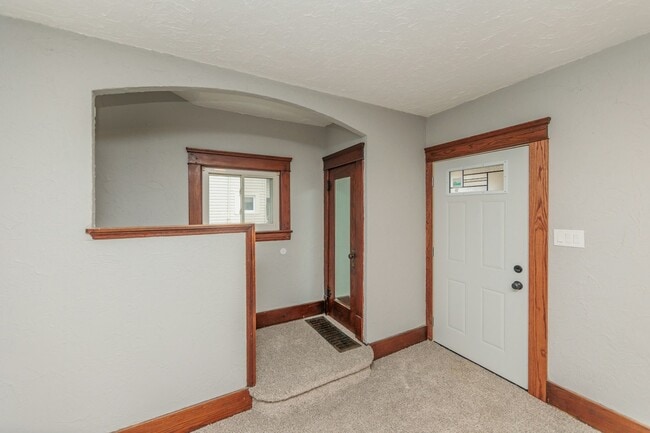 Photo - 1038 W 11th St