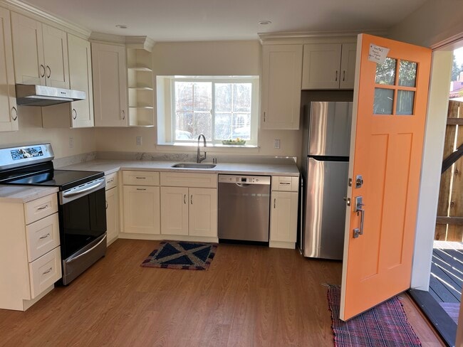 Building Photo - 7146 Danko Dr Unit Beautiful studio in Aptos