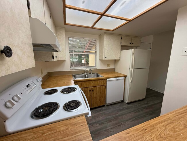 Photo - 5600 59th Way N