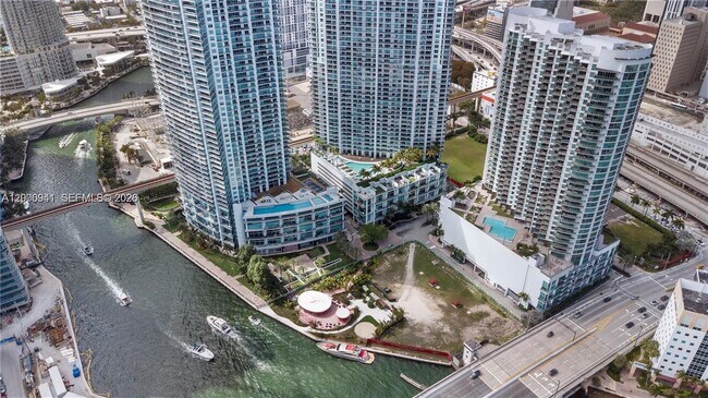 Photo - 90 SW 3rd St Unidad 2908