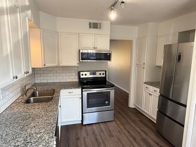 Photo - 4605 Hedgemore Dr