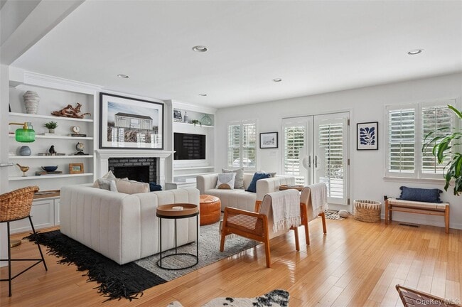 Building Photo - 3 1st Pl