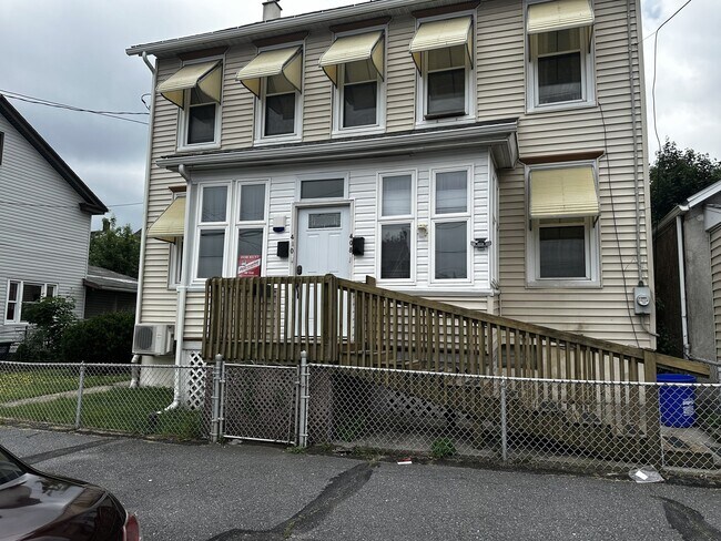 Building Photo - 410 E Mine St