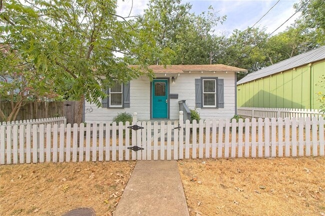 Photo - 206 E 6th St Casa