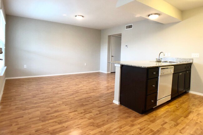 910 Duncan Ln