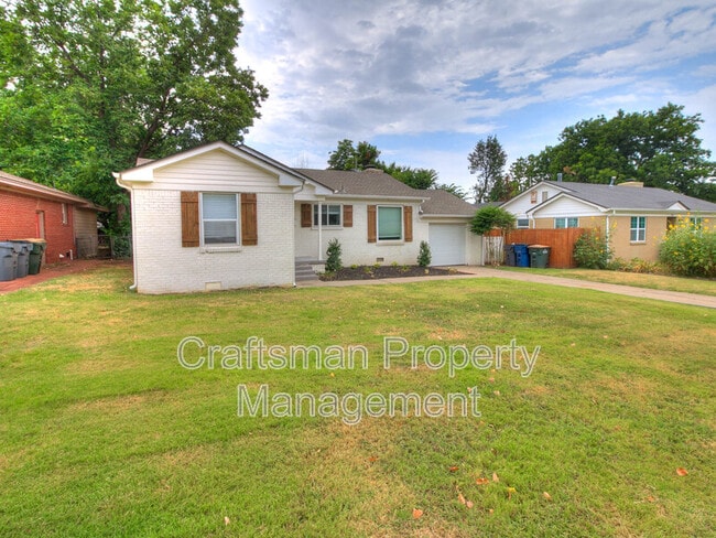 Photo - 1414 Oxford Way