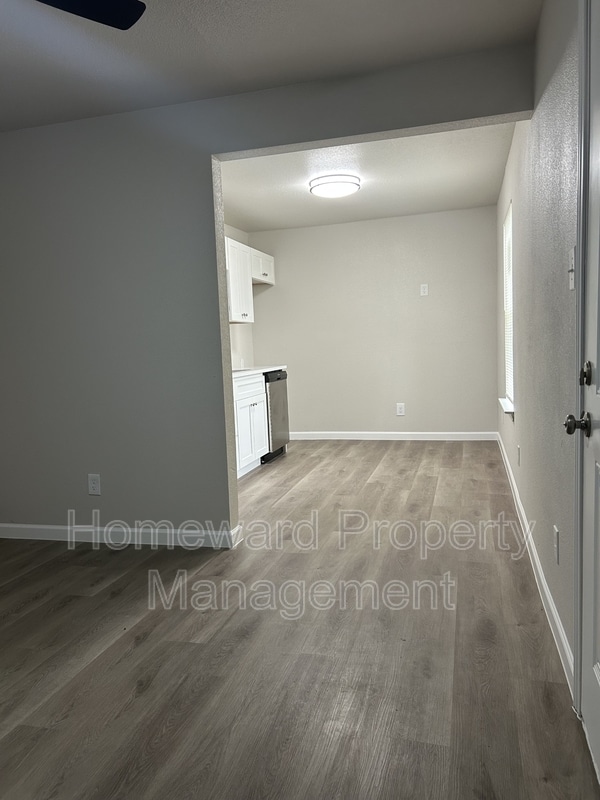 Photo - 407 N Justin Ave
