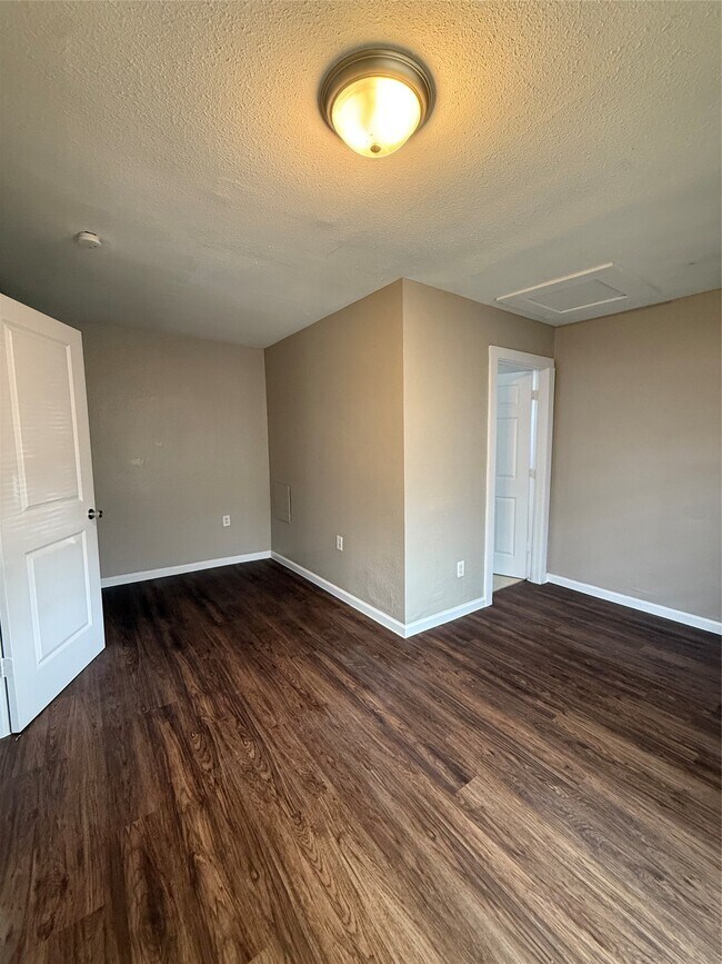 Photo - 7314 Navigation Blvd Unit B