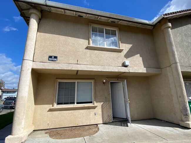Photo - Spacious, 3 Bed, 2 Bath Townhouse Unit 4