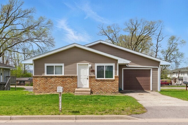 Building Photo - 927-933 Park Ave W Unit 929