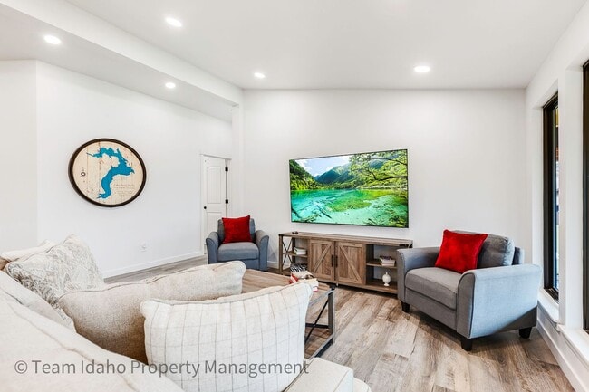 Photo - BRAND NEW! Fully furnished and stocked Single Level Home...Easy & Beautiful Living with a stunnin...