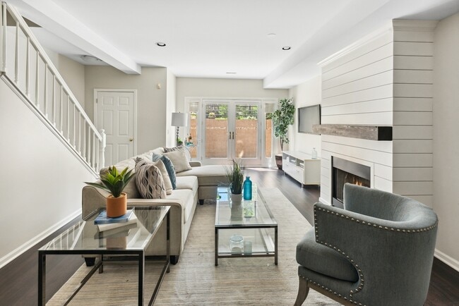 Building Photo - 3511 N Seminary Ave Unit 1