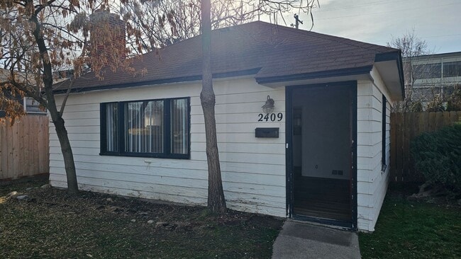 Building Photo - Jean Street 4 Plex Unit 2409