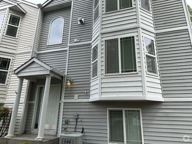 Building Photo - 8434 13th Ave SE Rental