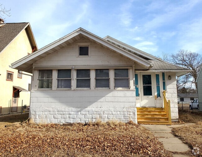 Building Photo - 310 Cutler St Rental