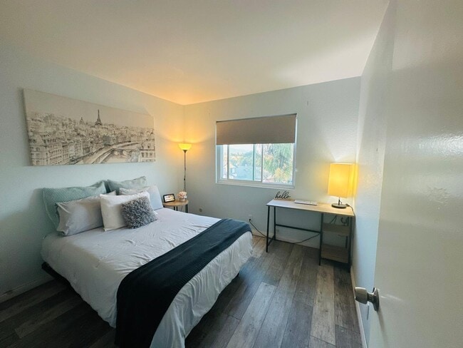 Building Photo - 6935 Simi Pl