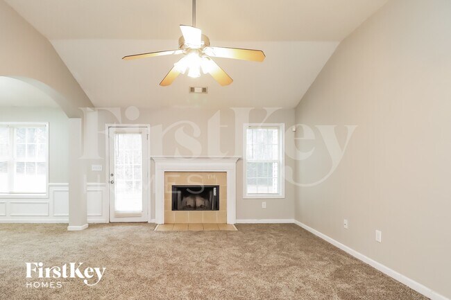 Photo - 50 Oakbrook Ln