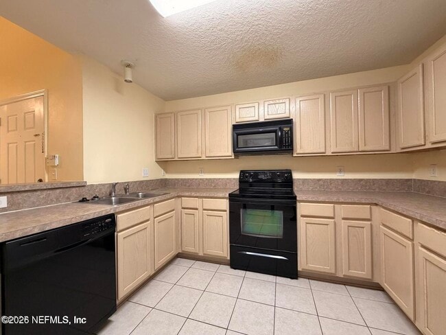 Building Photo - 7920 Merrill Rd Unit 810