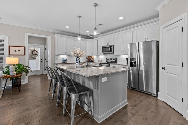 Photo - 1021 Saddlers Way