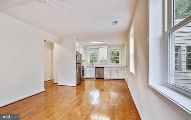 Photo - 900 N Garfield St Unit 2