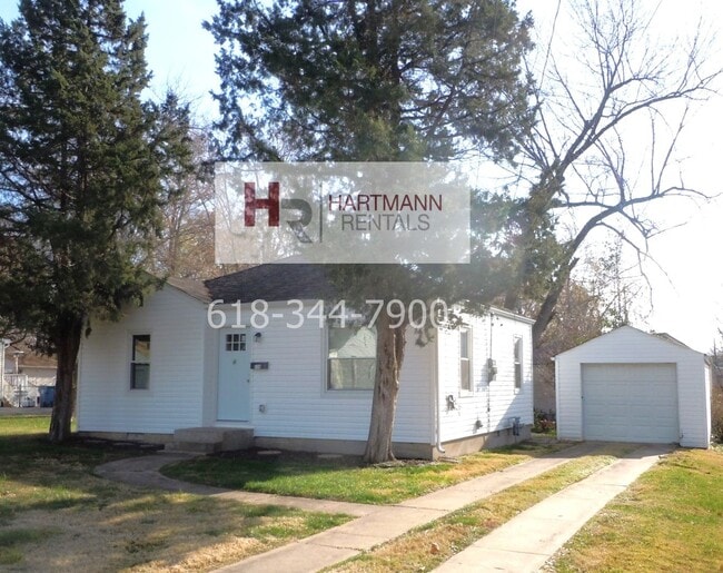 Building Photo - Two Bedroom Home with Utility Room off Kitchen and a Garage!!