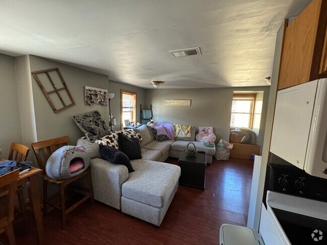 Building Photo - 15 W Church St Unit D Rental