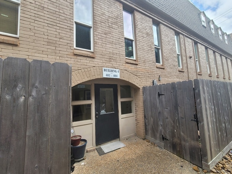 Photo - 215 Postoffice St