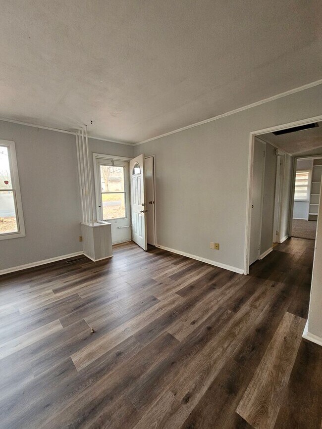 Photo - 3 Bd - 2 Ba near Hessel Park