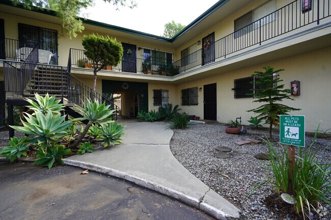 Building Photo - 1bd/1ba Spacious & Downstairs Apartment in...