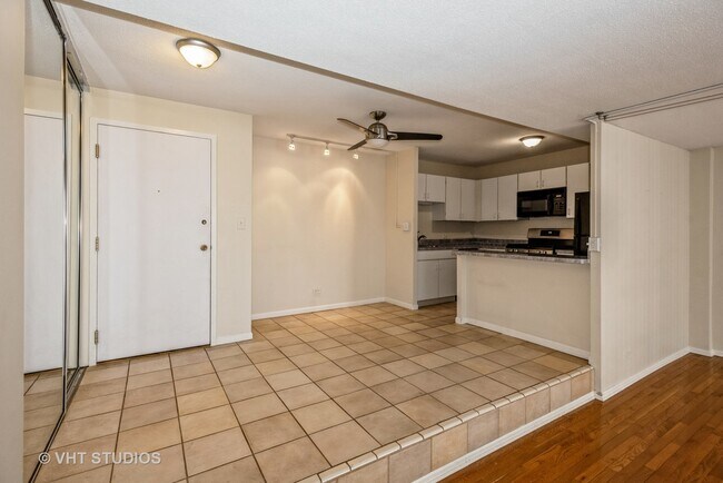 Photo - 230 E Ontario St