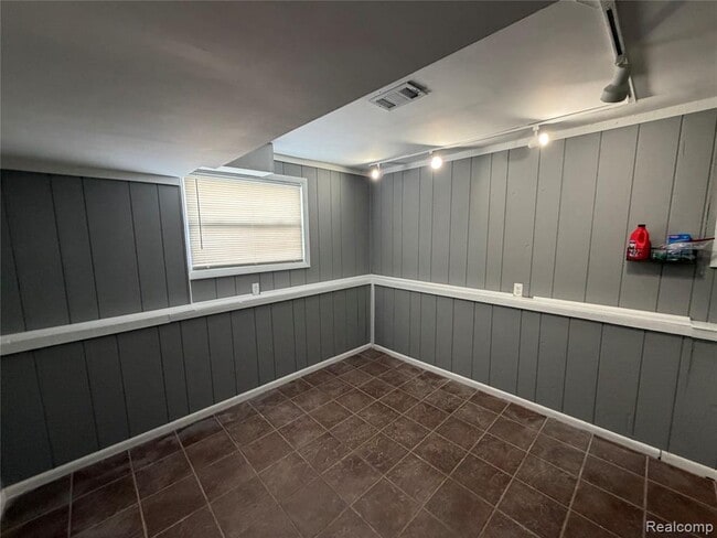 Photo - 115 Linhart St