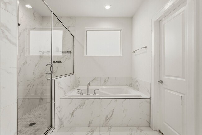 Photo - 1113 Highland Square Ln