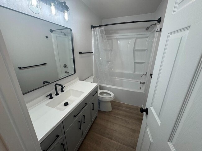 Photo - 10819 NE 6th St