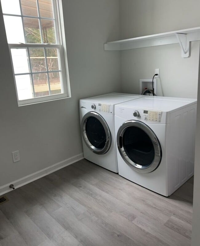 Photo - !! SPECIAL HALF OFF SECOND MONTH'S RENT!!! Updated 3BR 2BA Home w/ Renovated Kitchen near Downto...