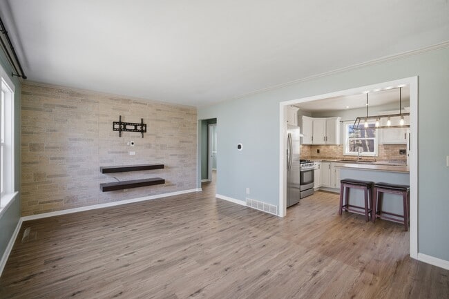 Photo - 4611 W Shore Dr